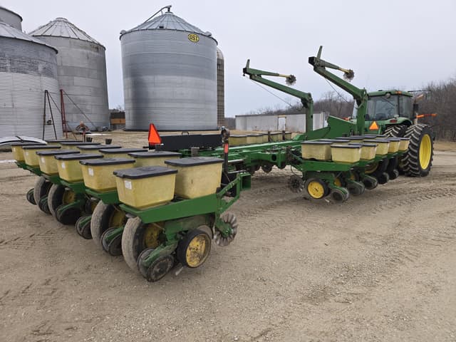 Image of John Deere 7000 equipment image 4