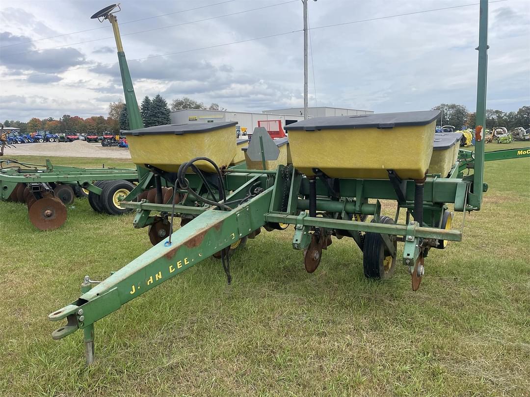 Image of John Deere 7000 Primary image