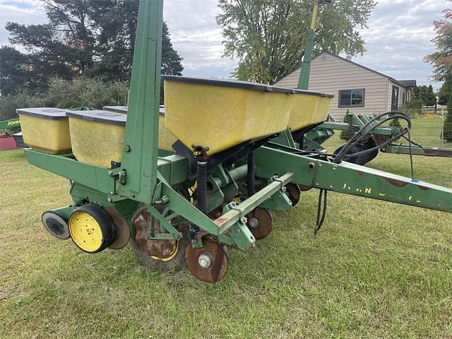 Image of John Deere 7000 equipment image 1