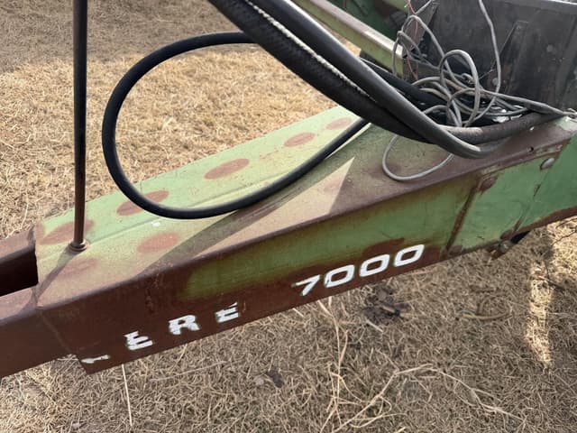 Image of John Deere 7000 equipment image 3