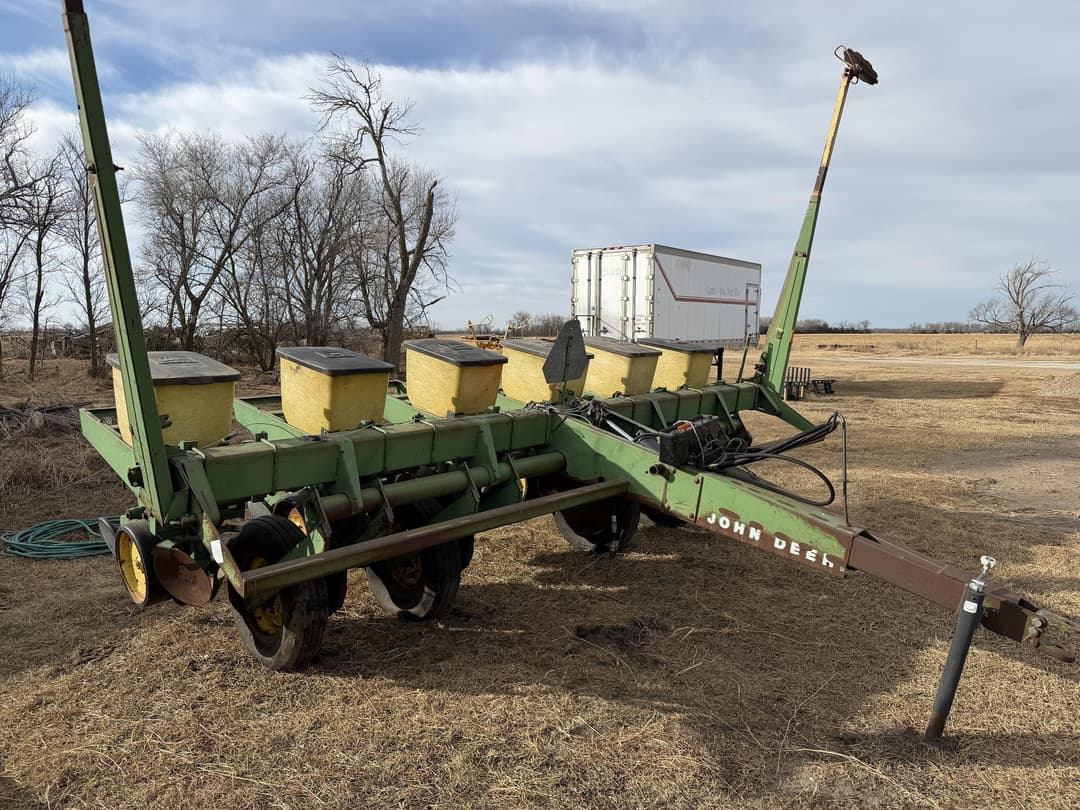 Image of John Deere 7000 Primary image