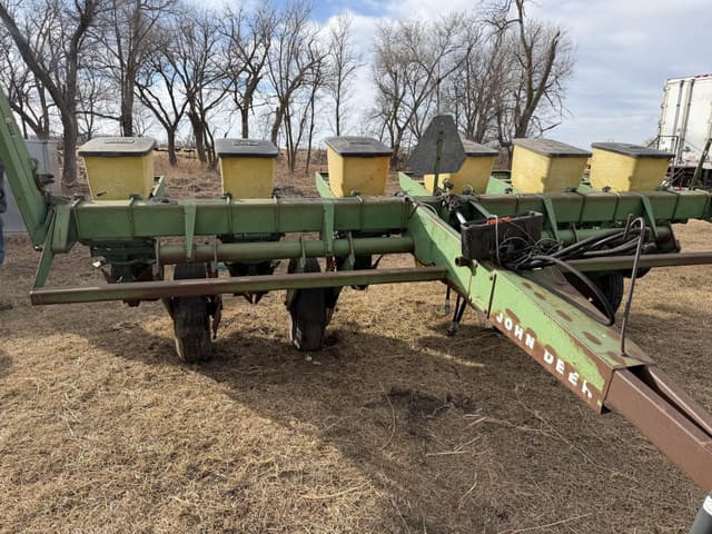 Image of John Deere 7000 equipment image 1