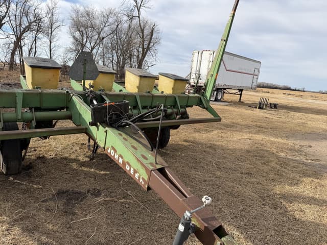 Image of John Deere 7000 equipment image 2