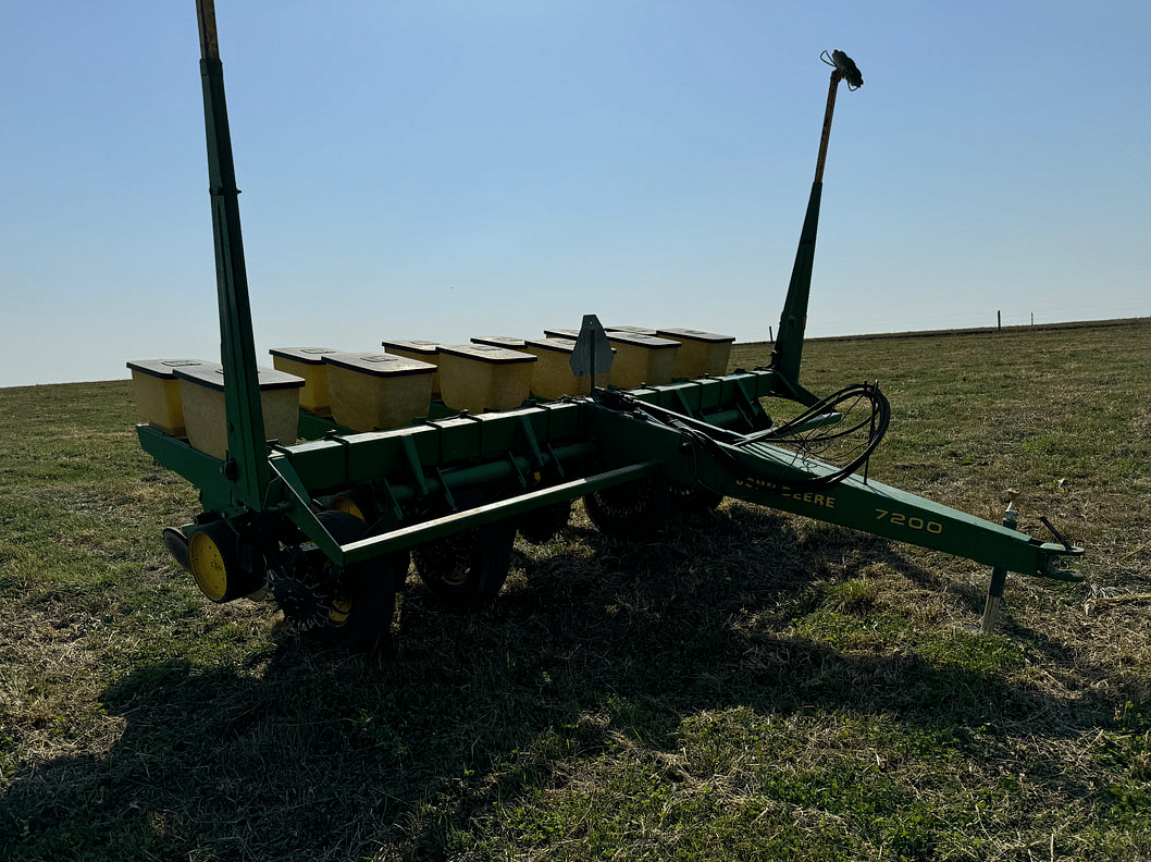 Image of John Deere 7000 Primary Image