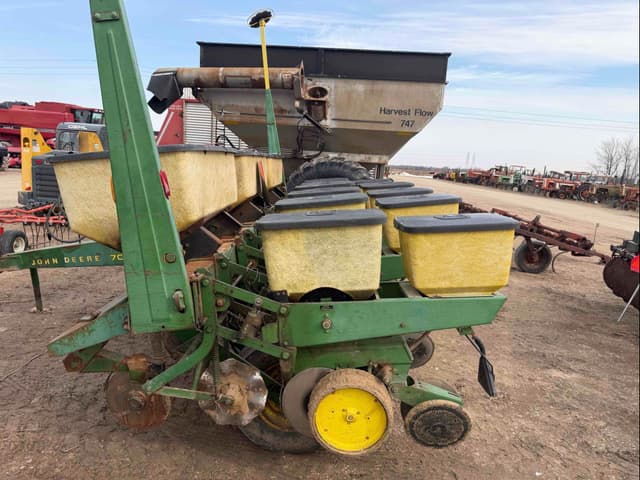 Image of John Deere 7000 equipment image 4