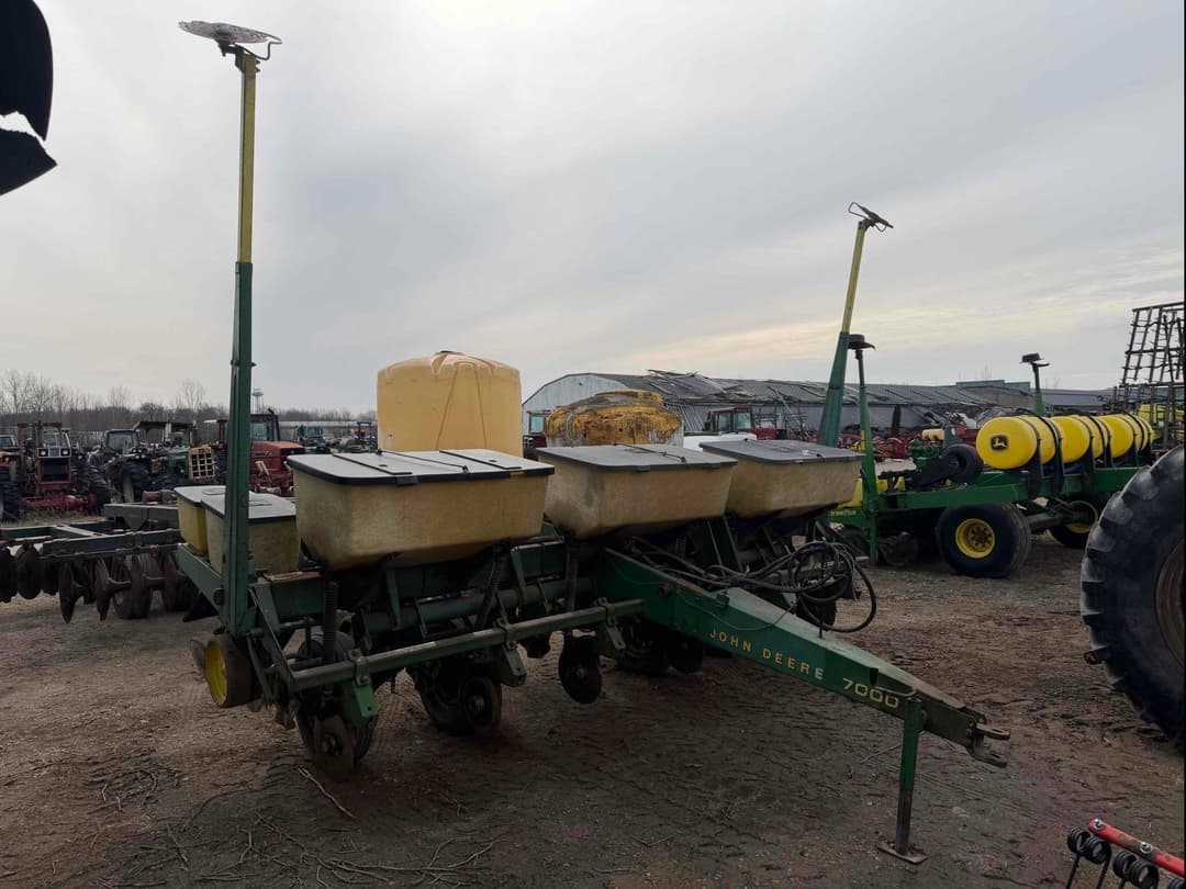 Image of John Deere 7000 Primary image