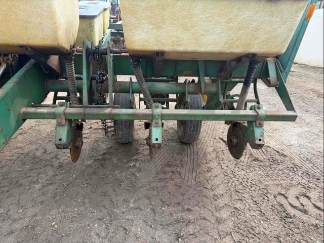 Image of John Deere 7000 equipment image 3