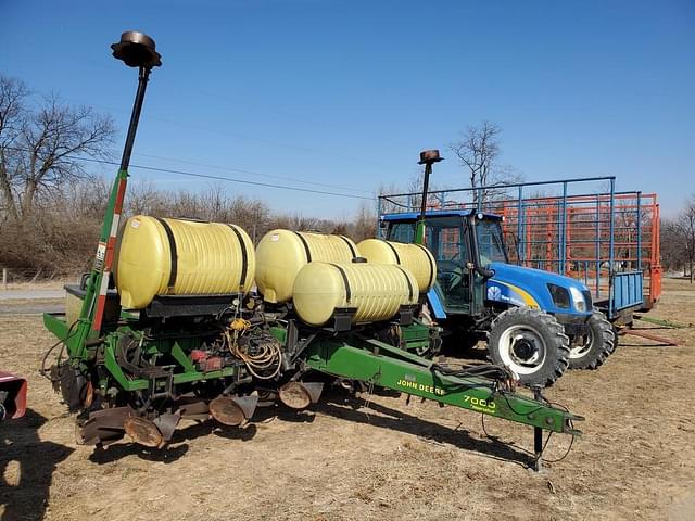 Image of John Deere 7000 equipment image 3