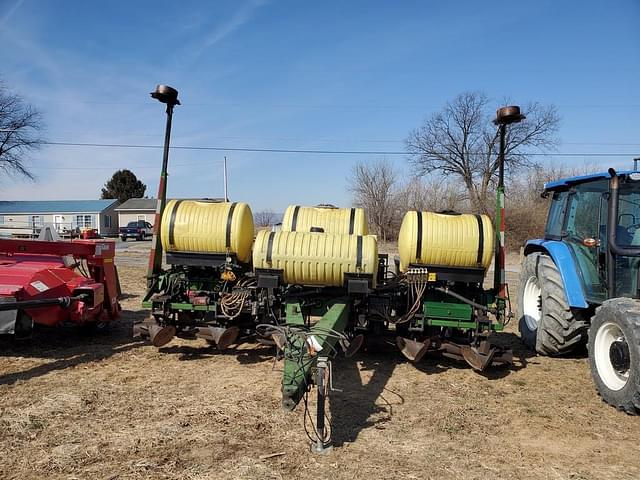 Image of John Deere 7000 equipment image 1