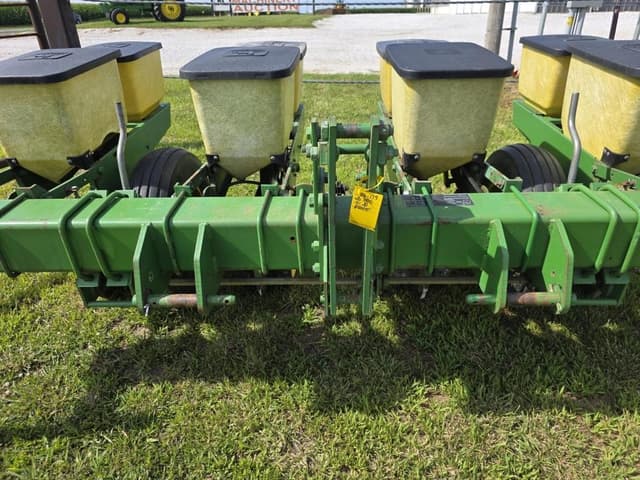 Image of John Deere 7000 equipment image 1