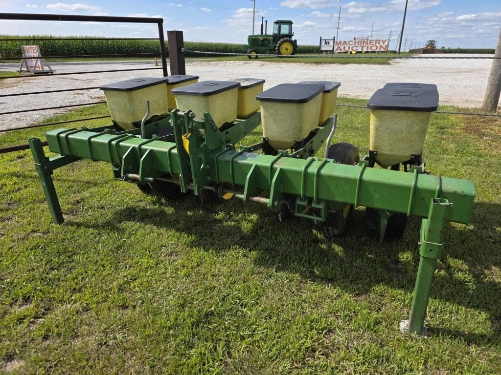 John Deere 7000 Equipment Image0