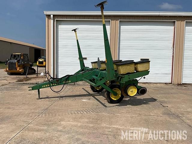 Image of John Deere 7000 equipment image 1