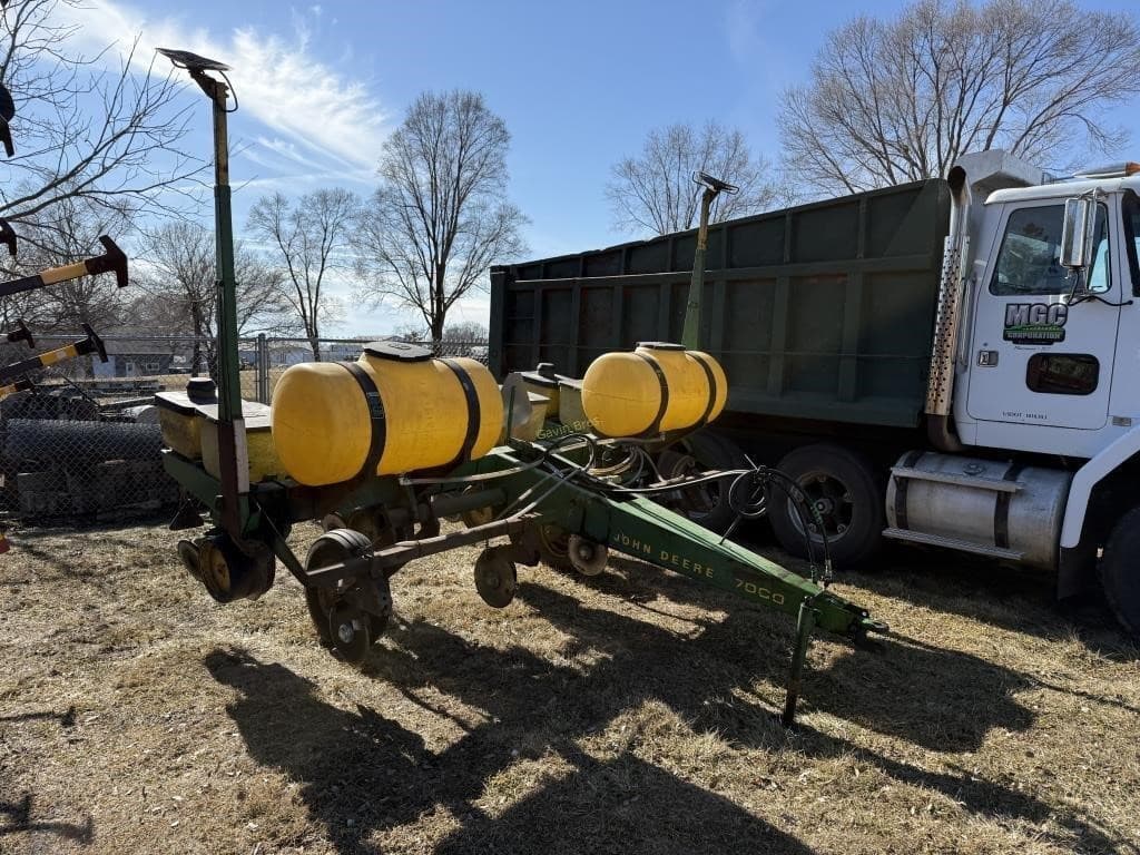 Image of John Deere 7000 Primary image