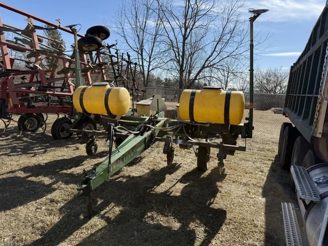 Image of John Deere 7000 equipment image 1