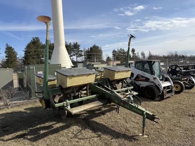 Image of John Deere 7000 equipment image 2