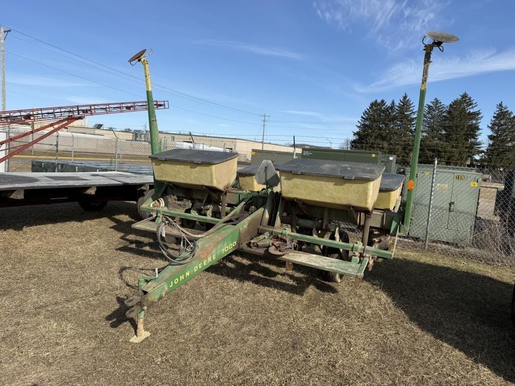 John Deere 7000 Equipment Image0