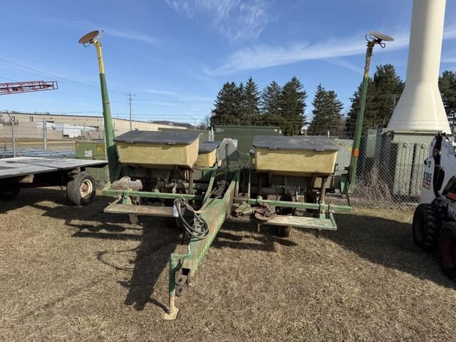 Image of John Deere 7000 equipment image 1