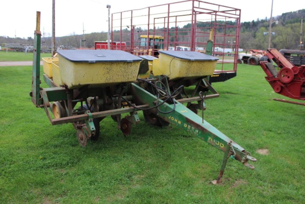 Main image John Deere 7000
