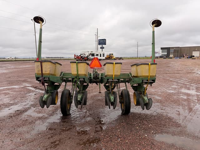 Image of John Deere 7000 equipment image 4
