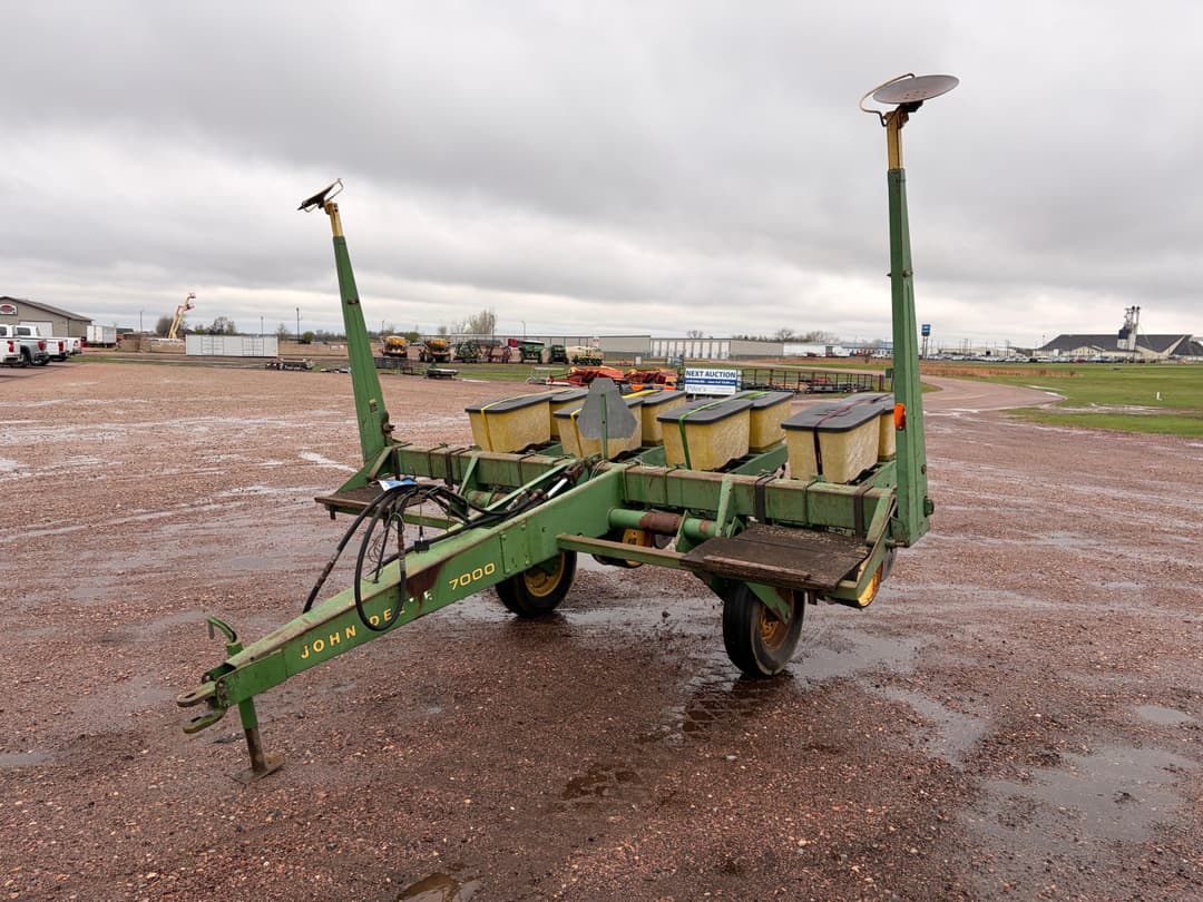 Image of John Deere 7000 Primary image