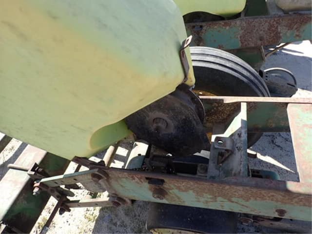 Image of John Deere 7000 equipment image 4