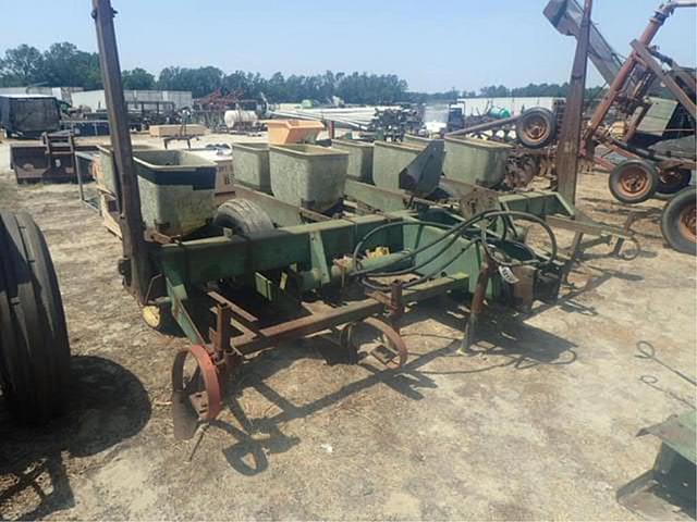 Image of John Deere 7000 equipment image 1