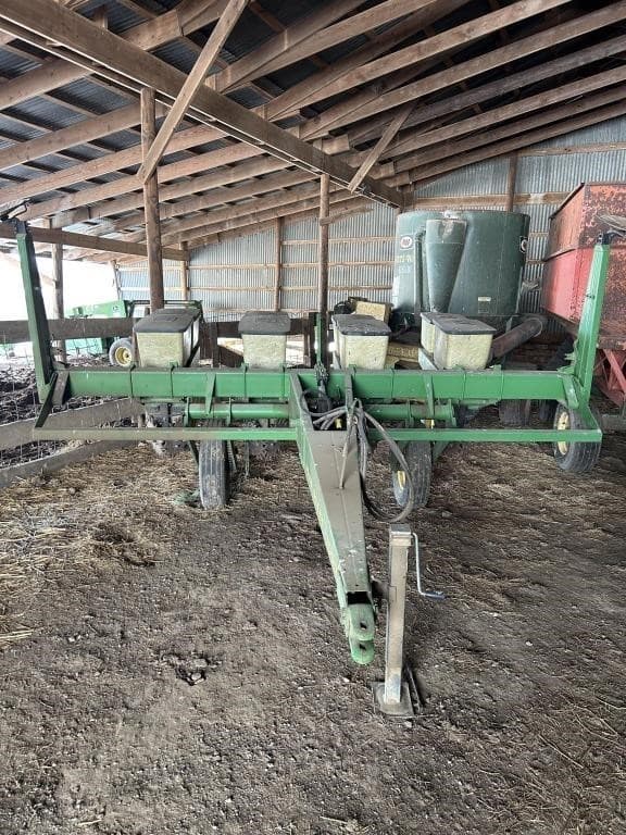 Image of John Deere 7000 equipment image 1