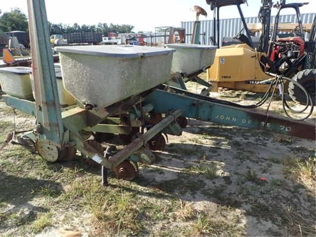 Image of John Deere 7000 equipment image 1