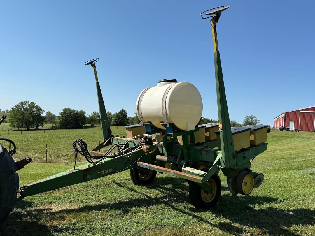 Image of John Deere 7000 Primary image