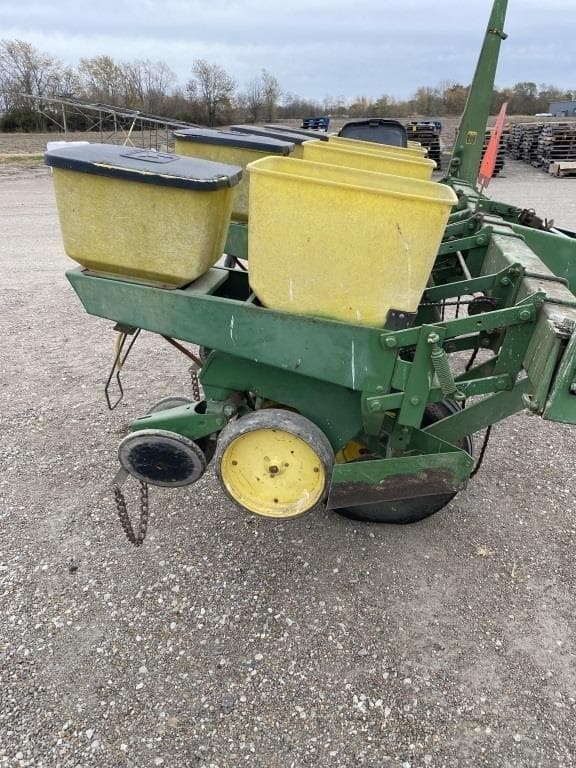 Image of John Deere 7000 equipment image 1