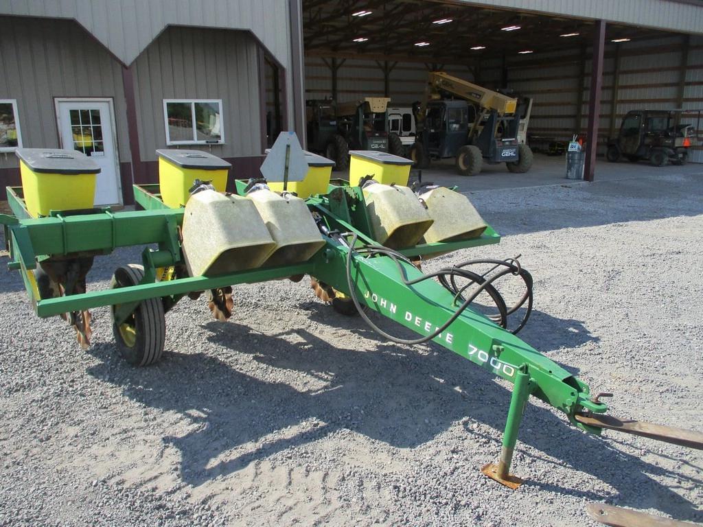 Image of John Deere 7000 Primary image