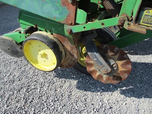 Image of John Deere 7000 equipment image 2