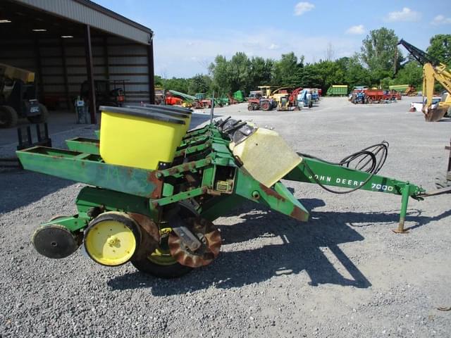 Image of John Deere 7000 equipment image 1