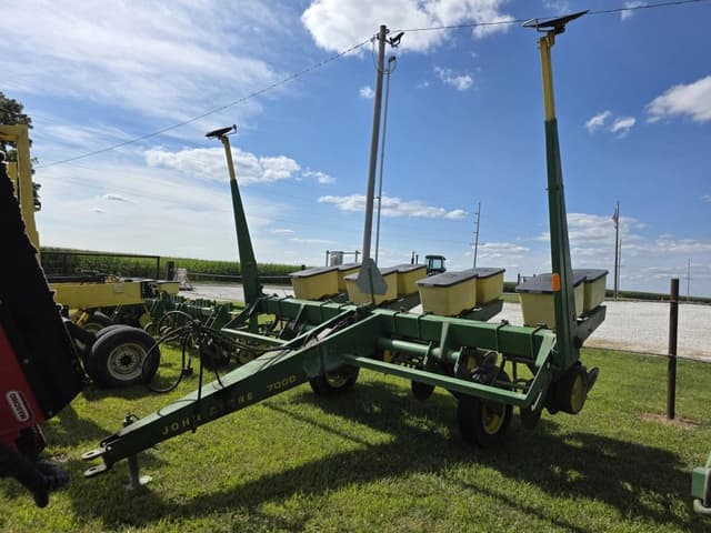 Image of John Deere 7000 equipment image 4