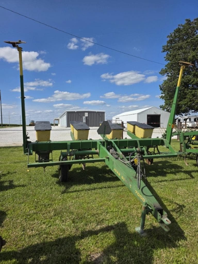 Image of John Deere 7000 Primary image