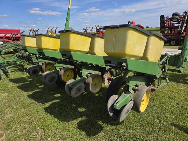 Image of John Deere 7000 equipment image 1
