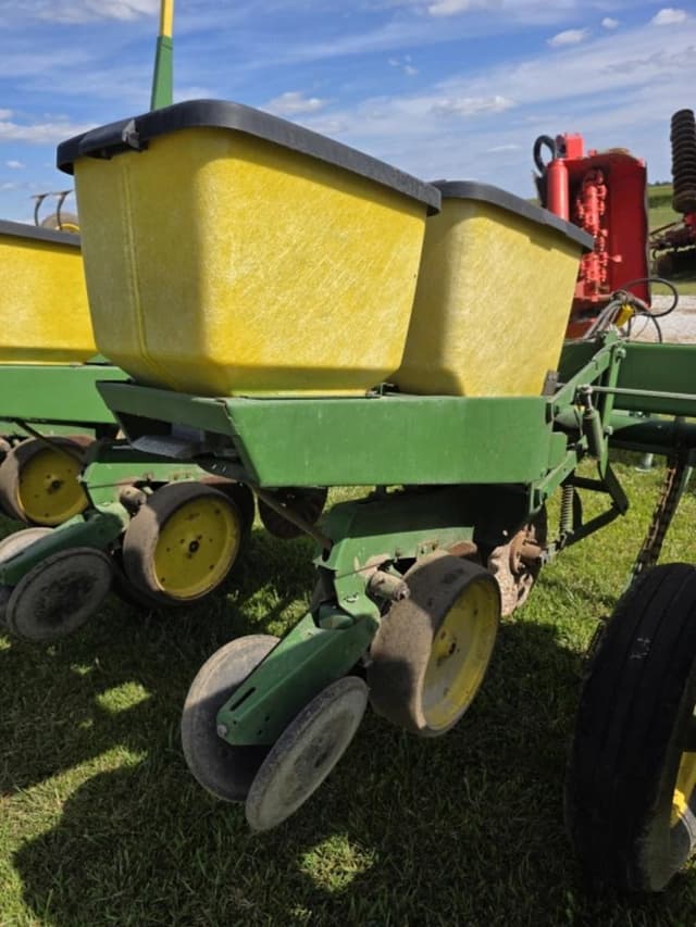 Image of John Deere 7000 equipment image 2