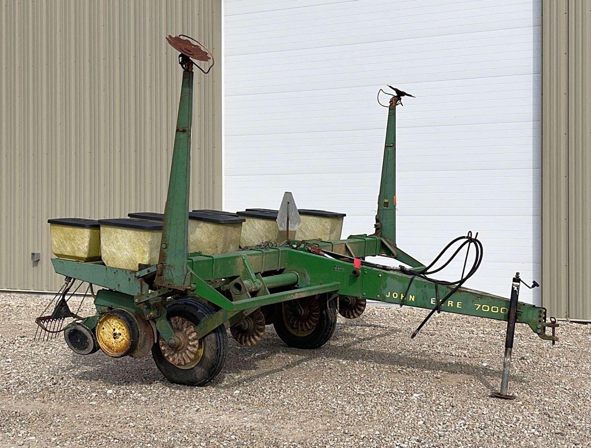 Main image John Deere 7000