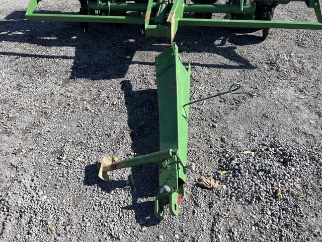 Image of John Deere 7000 equipment image 1