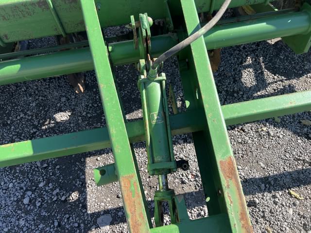 Image of John Deere 7000 equipment image 2