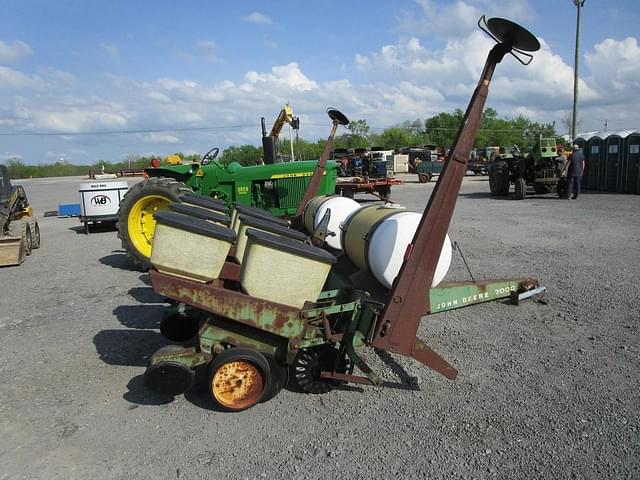 Image of John Deere 7000 equipment image 1