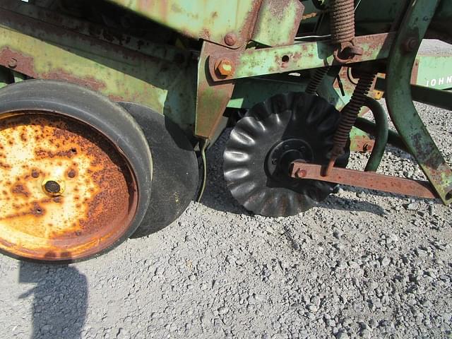 Image of John Deere 7000 equipment image 2