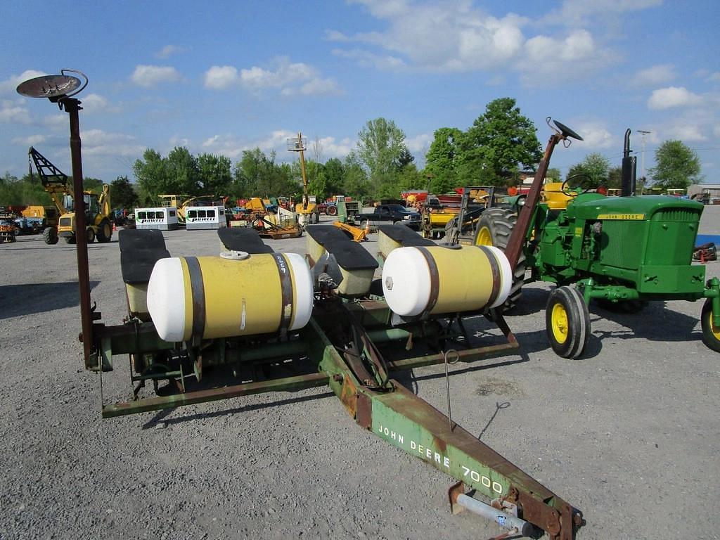 Image of John Deere 7000 Primary image
