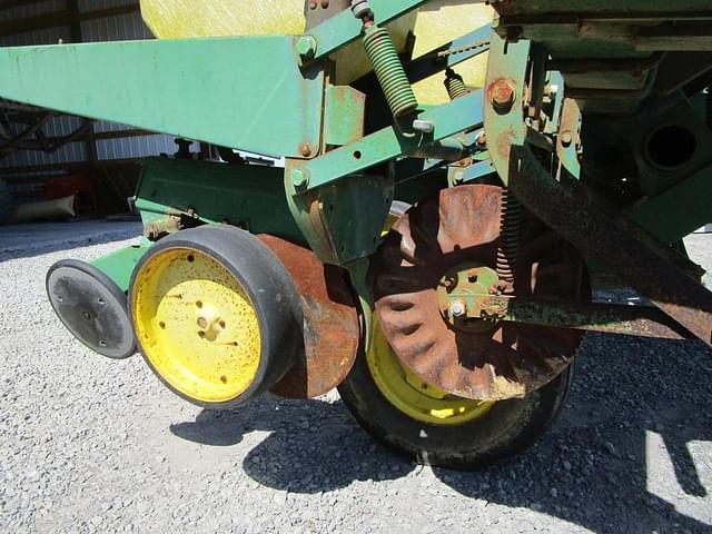 Image of John Deere 7000 equipment image 2