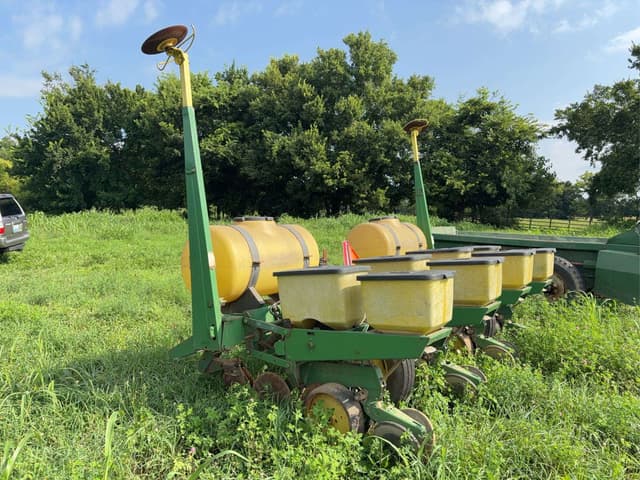 Image of John Deere 7000 equipment image 2