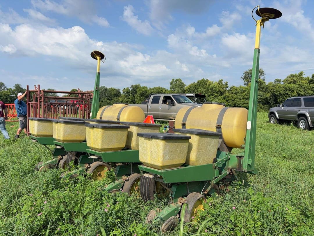 Image of John Deere 7000 Primary image