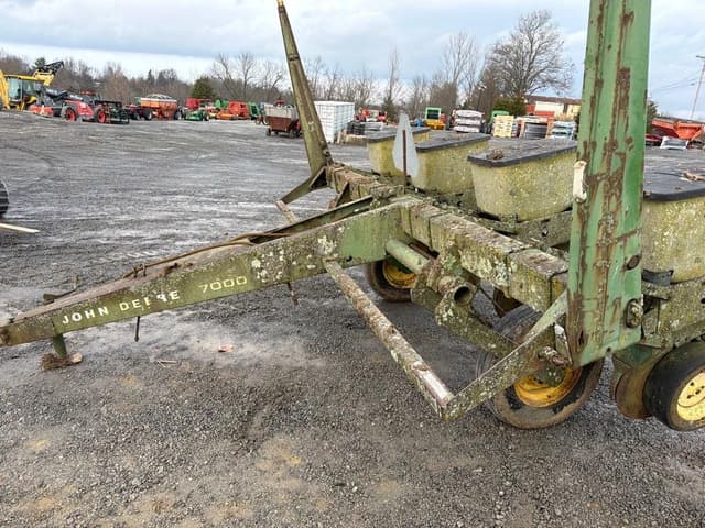 Image of John Deere 7000 equipment image 2