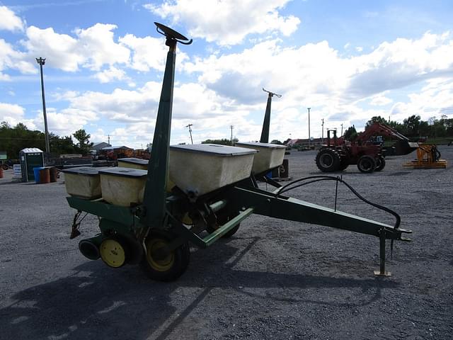 Image of John Deere 7000 equipment image 1