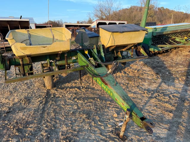 Image of John Deere 7000 equipment image 2