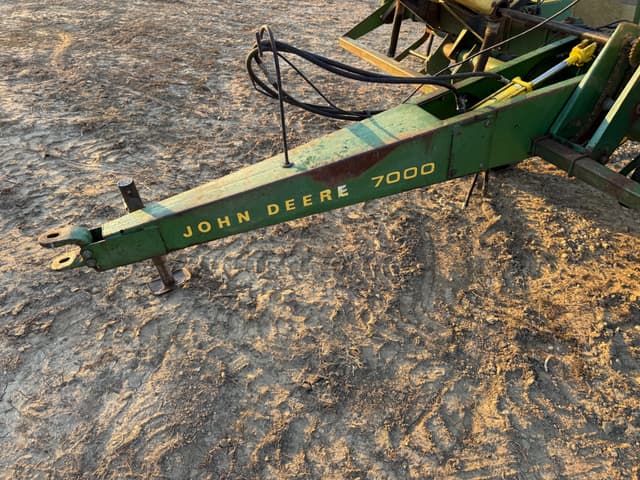 Image of John Deere 7000 equipment image 3